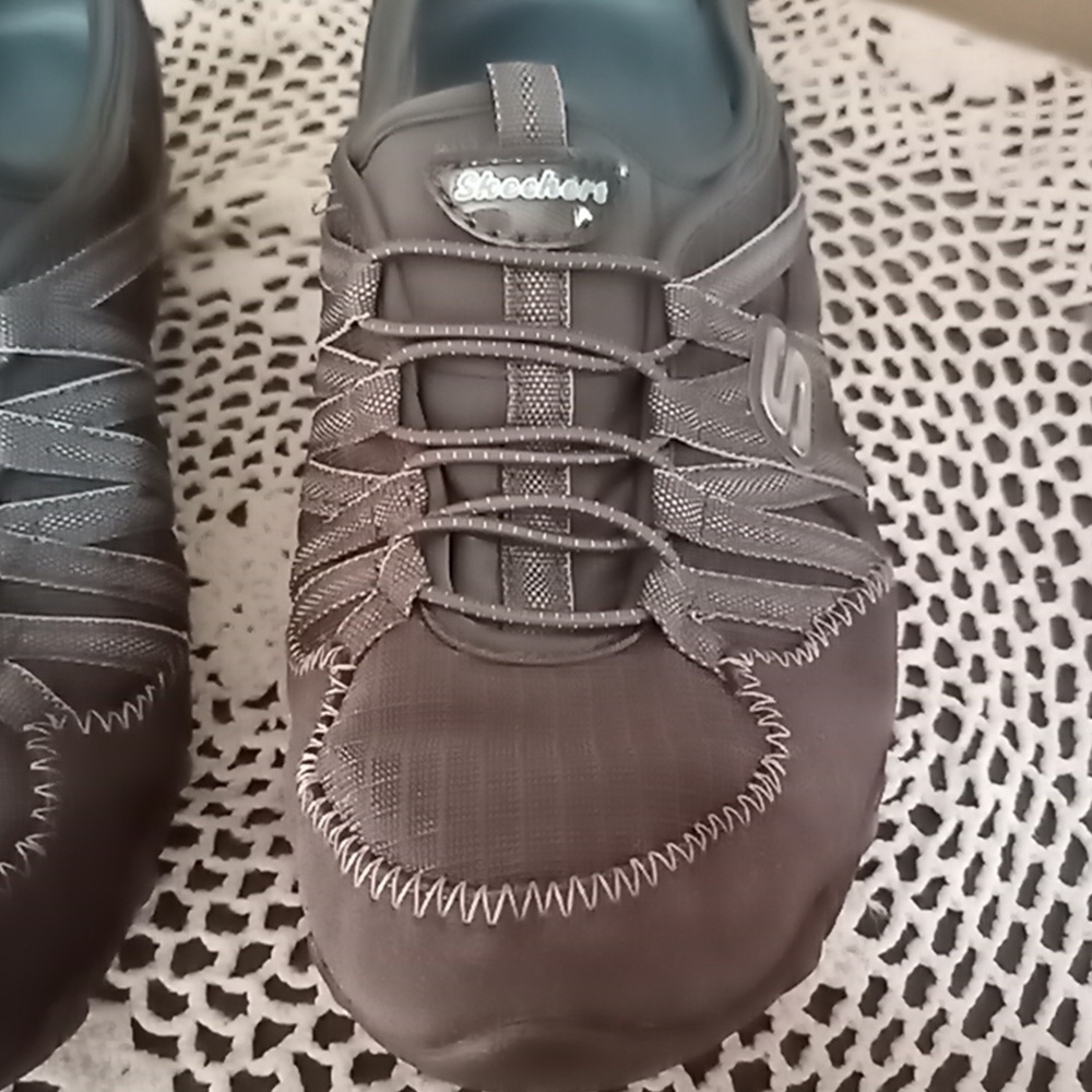 Gray Skechers Athletic Walking Shoes Sneakers Sz 8 Slip On - Picture 2 of 6